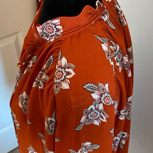 Flowered Boho Top w volume sleeves - Picture 3 of 15